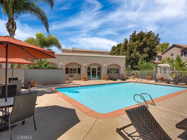 Pool and sun deck - 930 Via Mil Cumbres