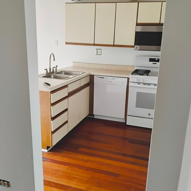 Foto del edificio - 1221 Ballantrae Pl