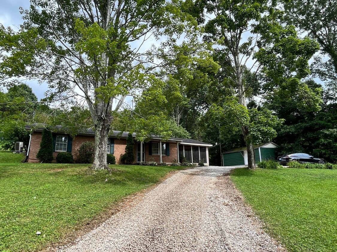 Primary Photo - Beautiful Three Bedroom Home close to Grov...