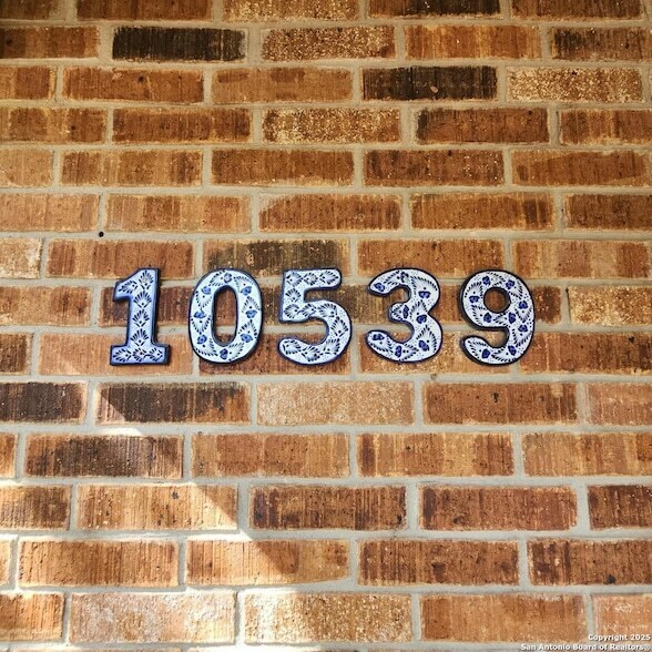 Building Photo - 10539 Country Flower