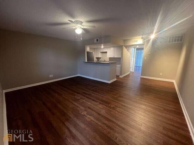 Building Photo - 1001 Park Hill Dr