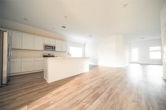 Building Photo - 2611 Olivine Stone Dr