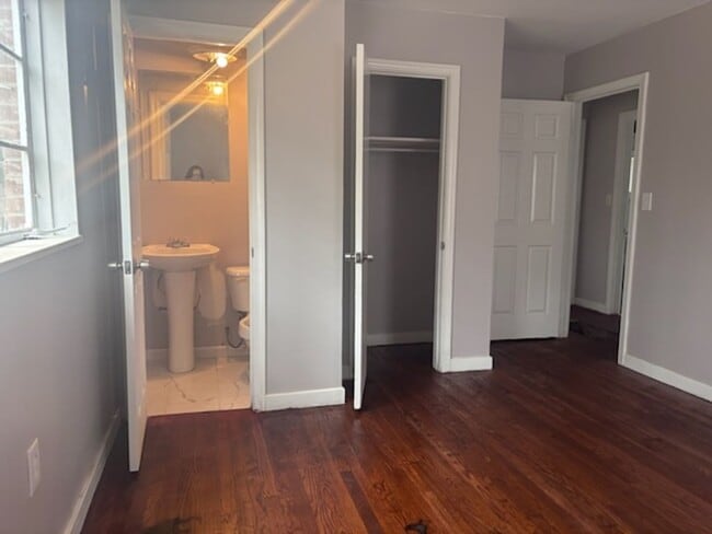 Foto del edificio - 245 Sykes Rd