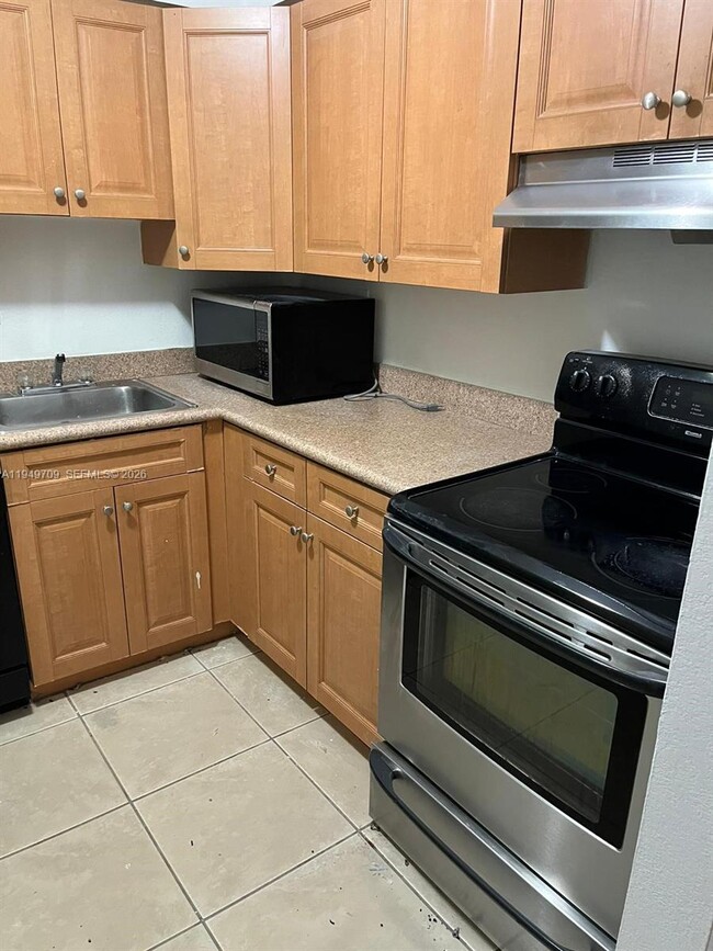 Foto del edificio - 5221 Geneva Ct