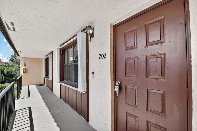 Building Photo - 5985 Forest Hill Blvd