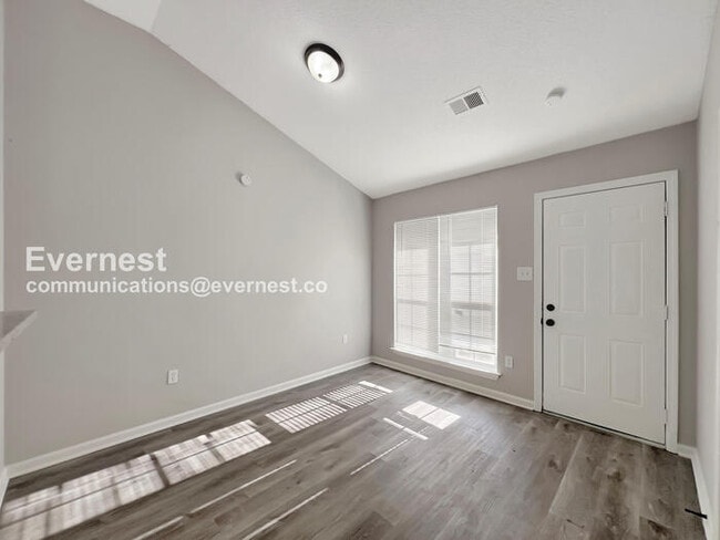 Building Photo - 5616 Kaitlyn Dr W