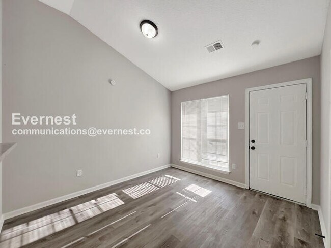 Foto del edificio - Limited Time Special Offer / 2 Bed, 2 Bath Home with Off-Street Parking / Pet-Friendly / Availabl...