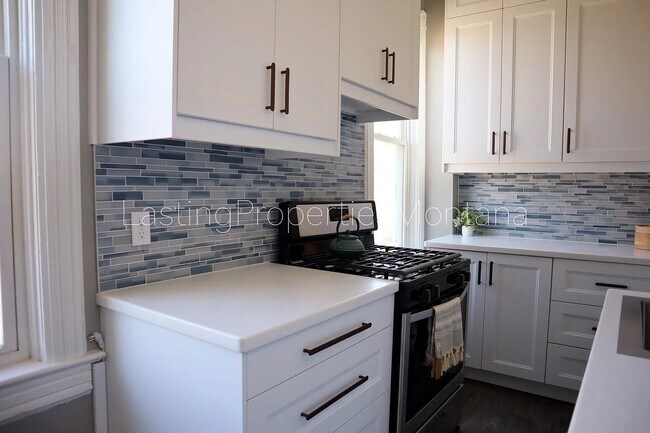 Building Photo - 504 Breckenridge St