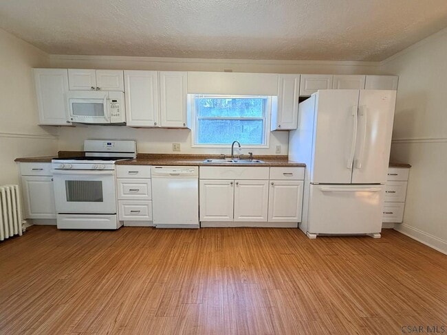 Foto del edificio - 454 Harshberger Rd