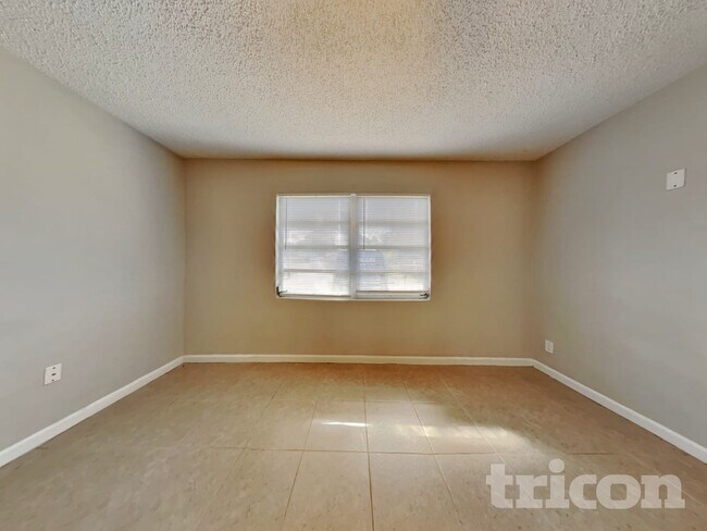 Foto del edificio - 8664 Mockingbird Ln