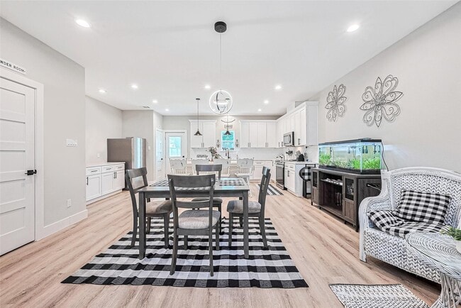 Building Photo - 807 Avenue J