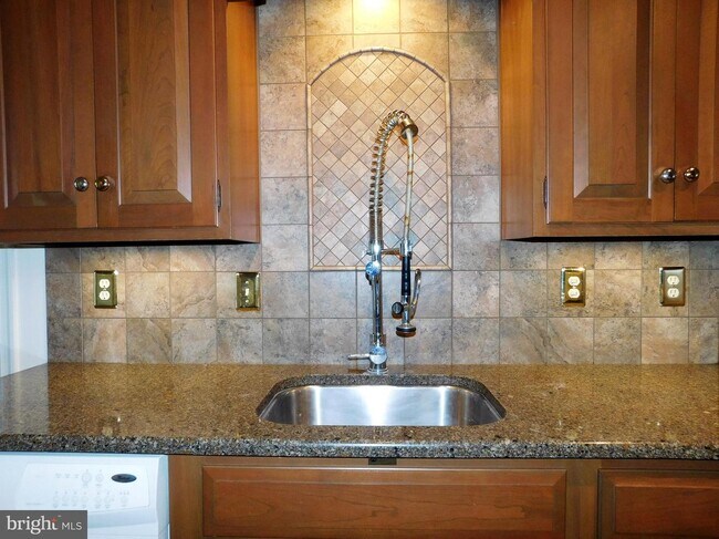 Building Photo - 30 Kensington Square