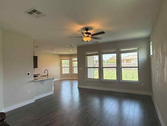 Building Photo - 8020 Annalise Dr