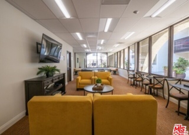 Foto del edificio - 5334 Lindley Ave