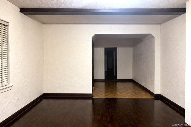 Foto del edificio - 40-17 194th St