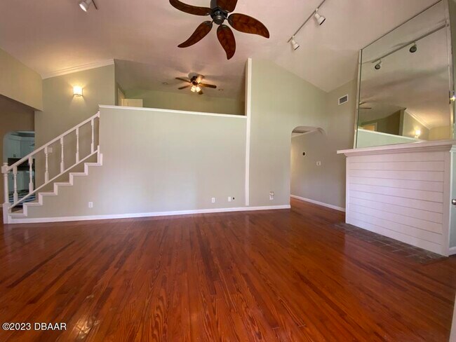 Foto del edificio - 847 Daytona Ave