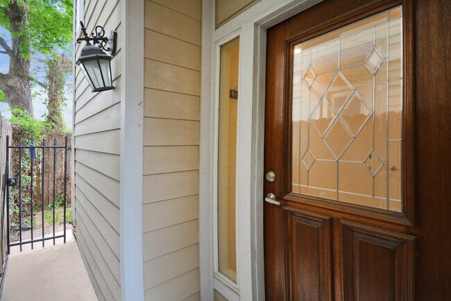 Foto del edificio - 1137 W 24th St