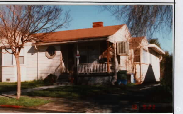 Building Photo - 1924 Almond Ave