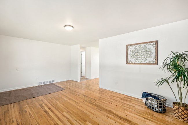 Building Photo - 1044 Briarwood Rd