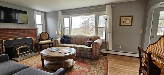 Building Photo - 7 Harmon Heights Rd