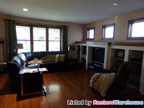 Building Photo - 2703 Snowdrift Cir E