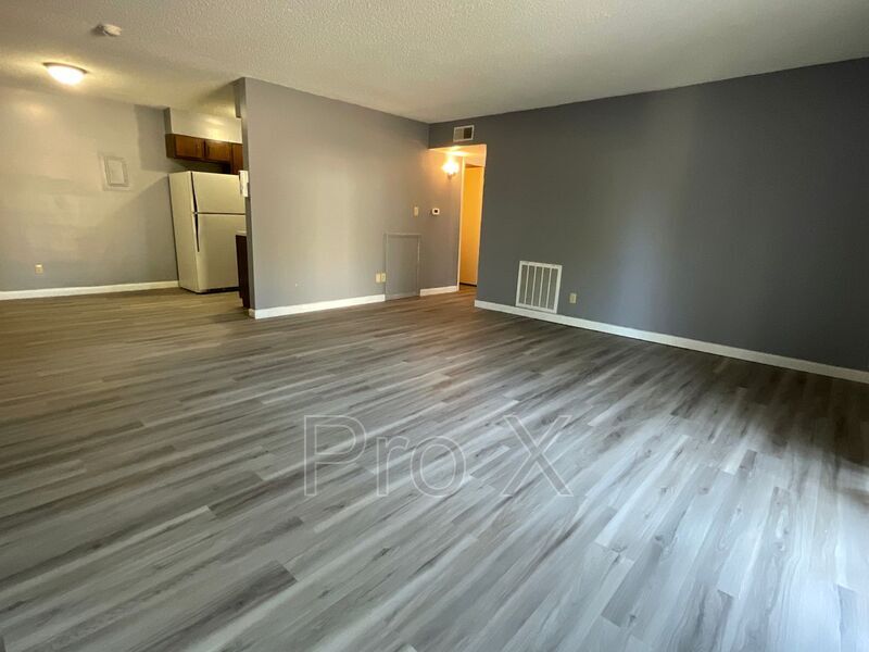 20272037 S River St Unit 2 2037 River St, Carthage, MO 64836 Condo