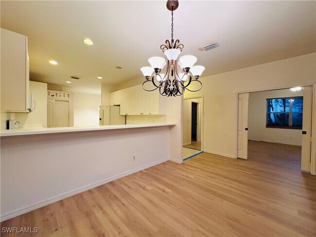 Building Photo - 2045 Crestview Way