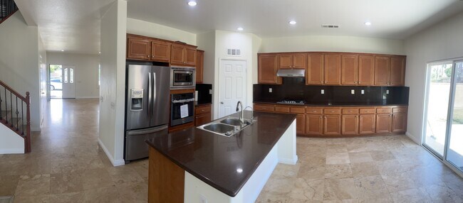 Foto del edificio - 13862 Camp Rock St