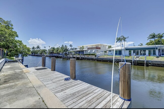 Foto del edificio - 2041 Coral Reef Dr