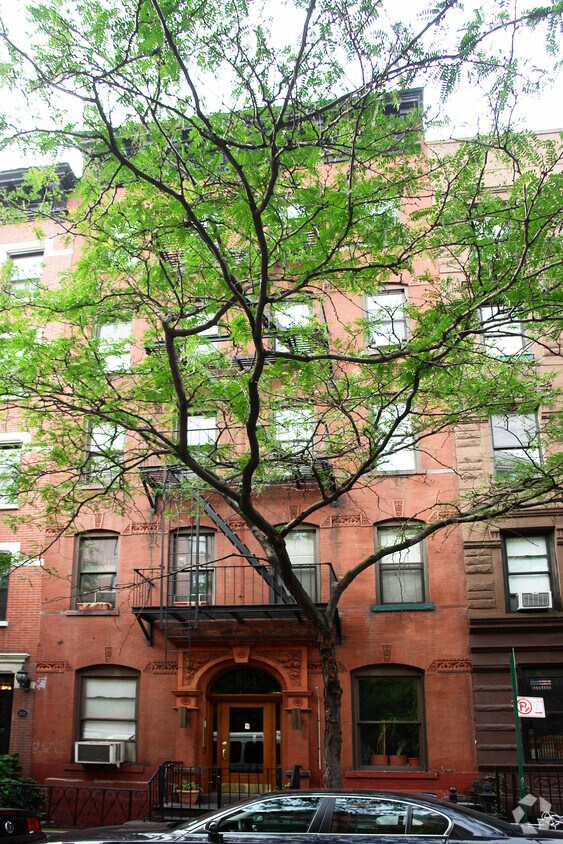 Building Photo - 402 W 48th St