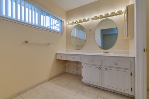 Foto del edificio - CLEAN AND READY FOR MOVE IN! OPEN AND BRIG...