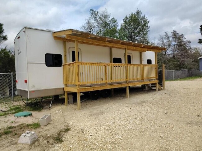 Foto del edificio - 806 Yaupon Dr