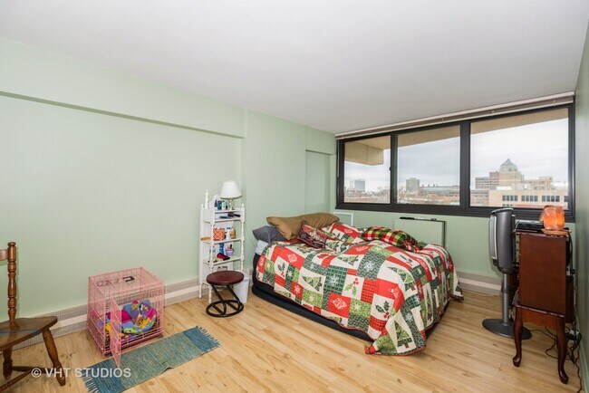 Foto del edificio - 6166 N Sheridan Rd