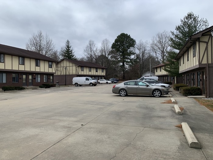 Primary Photo - Apartment For Rent !