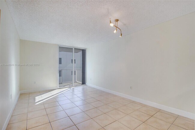 Building Photo - 800 N Miami Ave