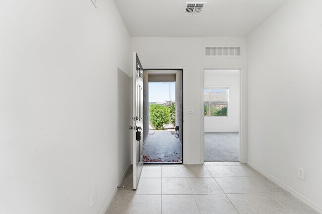 Foto del edificio - Modern Litchfield Park Home | 4 Bed, RV Gate + Open Kitchen
