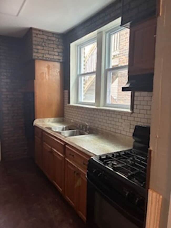 Building Photo - 10625 S Calumet Ave