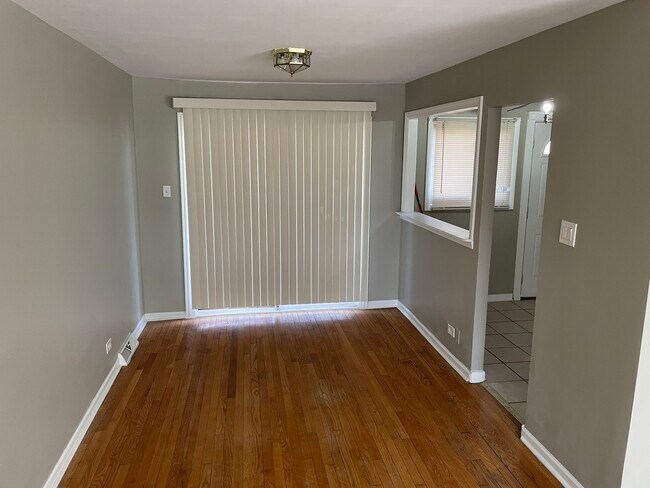 Foto del edificio - 16408 Honore Ave