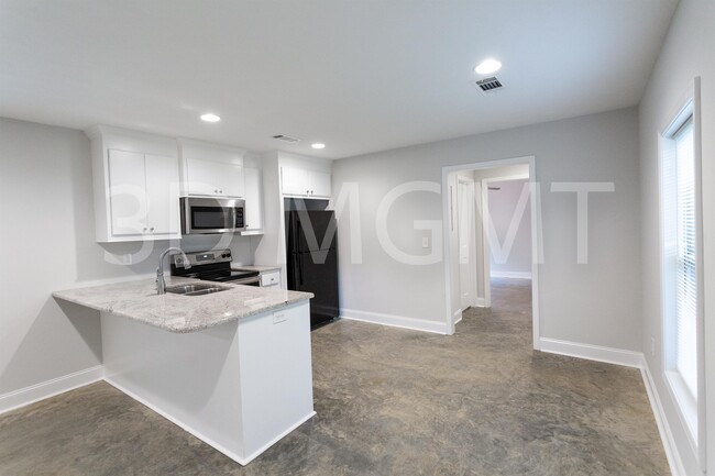 Building Photo - 104 Falcon Dr