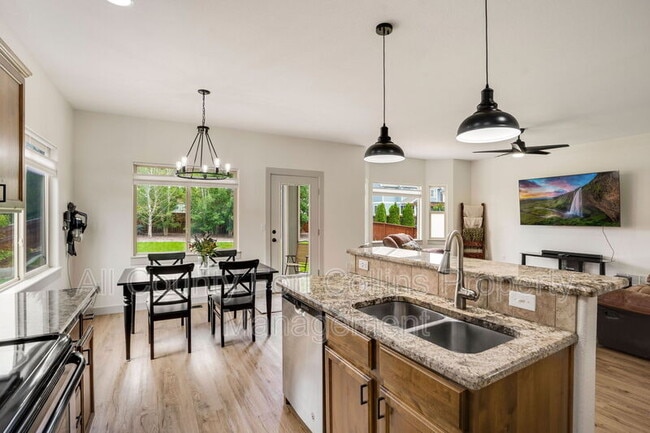 Building Photo - 530 Moonglow Dr