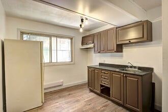 Building Photo - 5651 Boul Henri-Bourassa E