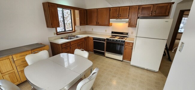 Building Photo - 1216 Dale Ct NE