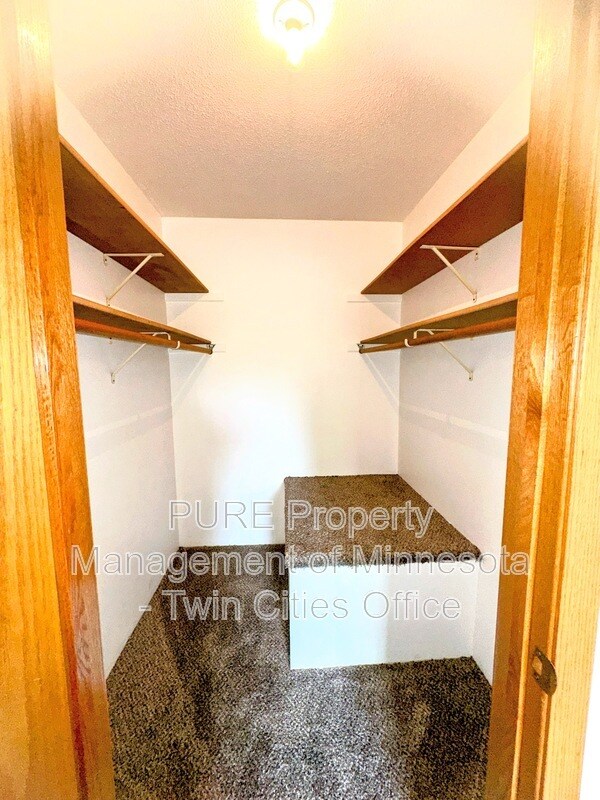 Foto del edificio - 4202 White Bear Pkwy