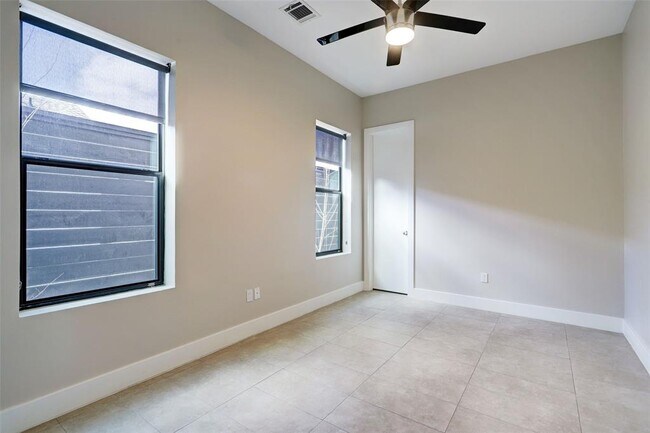 Building Photo - 1405 Hickory St