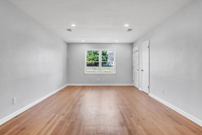 Foto del edificio - 2BR/1BA Townhome with Granite Countertops & Carport $1465/mo rent