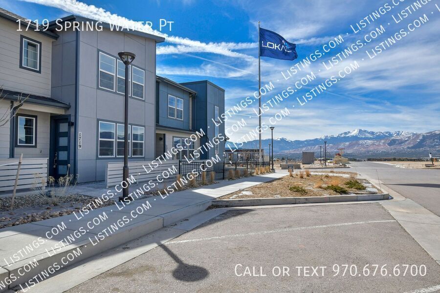 Primary Photo - Gorgeous Townhome at Victory Ridge!