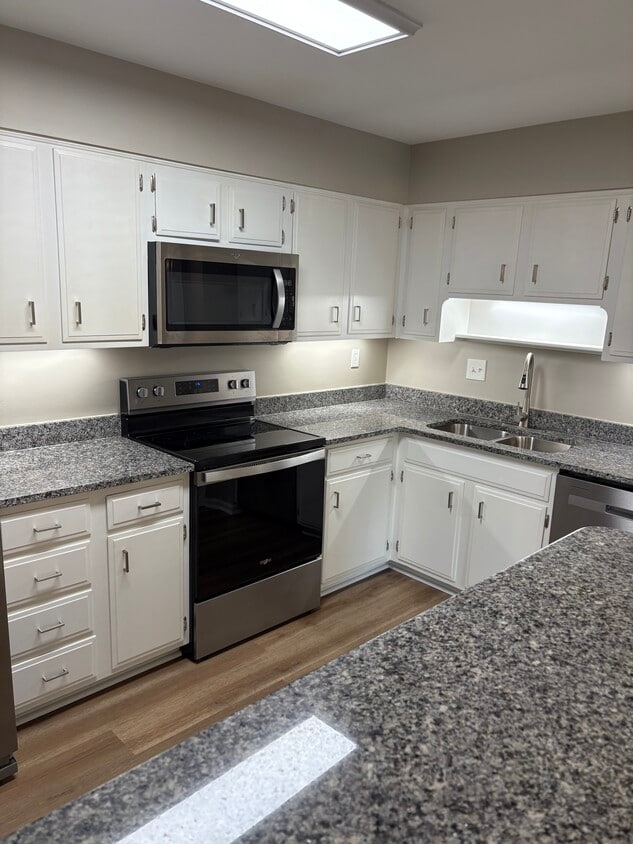 Granite countertops stainless steel appliances - 6518 Montero Dr