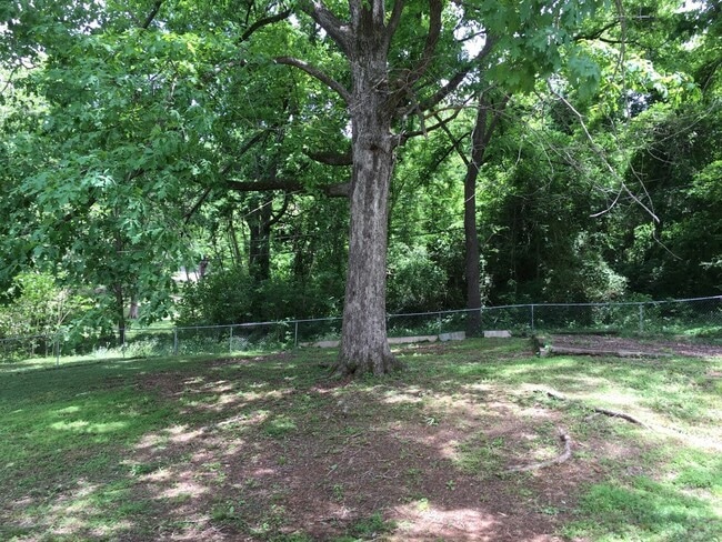 Building Photo - For Rent