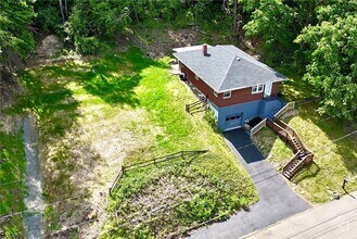Building Photo - 27 Cornell Ave