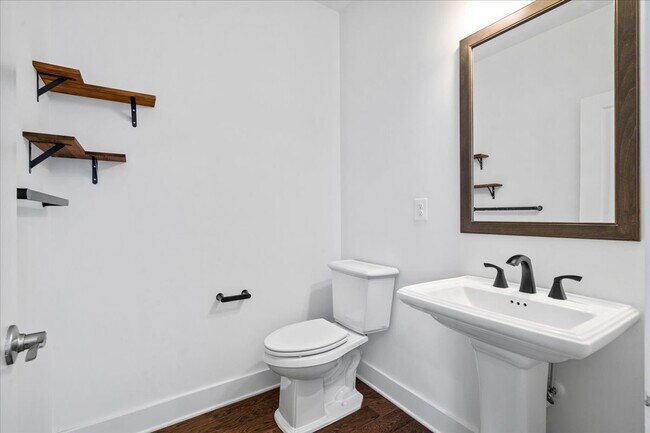 Foto del edificio - 222 E 6th St